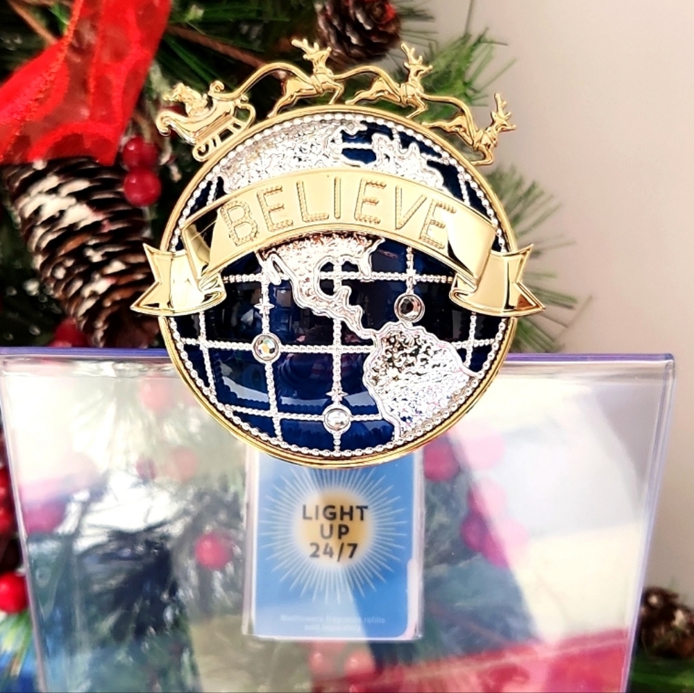 Bath & Body Works "Believe" Traveling Santa Nightlight Wallflower Plug-In